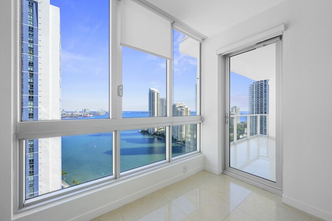 Building Photo - 300 S Biscayne Blvd