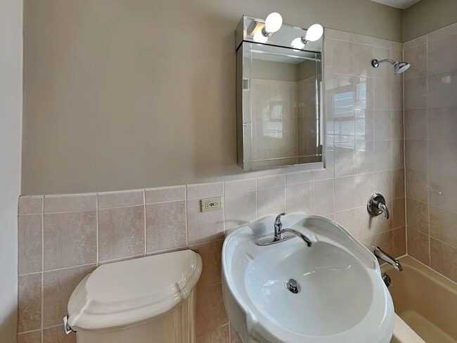Building Photo - 11148 Boeger Ct