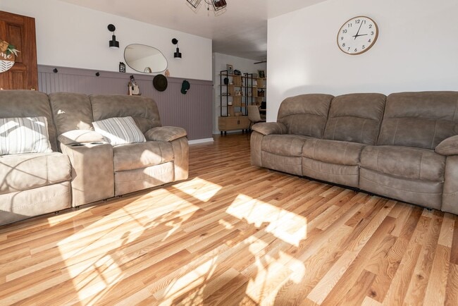 Building Photo - Beautiful 3-Bedroom, 3-Bathroom Home with ...