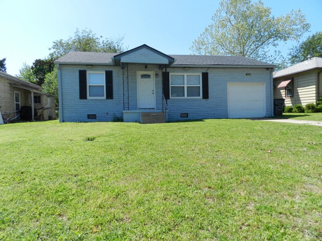 Primary Photo - 2704 NW 26th St