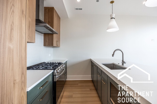 Foto del edificio - 1620 W Grand Ave