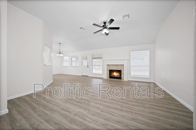 Foto del edificio - 4417 Briarwood Dr