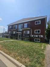 Building Photo - 17 Lockwood St