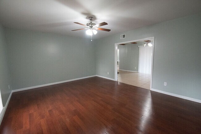 Building Photo - 4361 Montclair Cir E