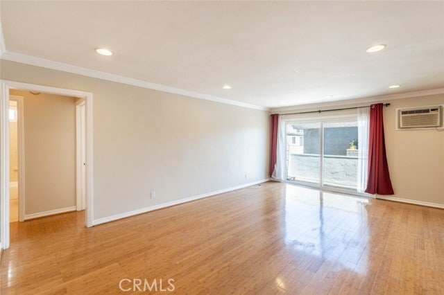 Foto del edificio - 1344 N Martel Ave