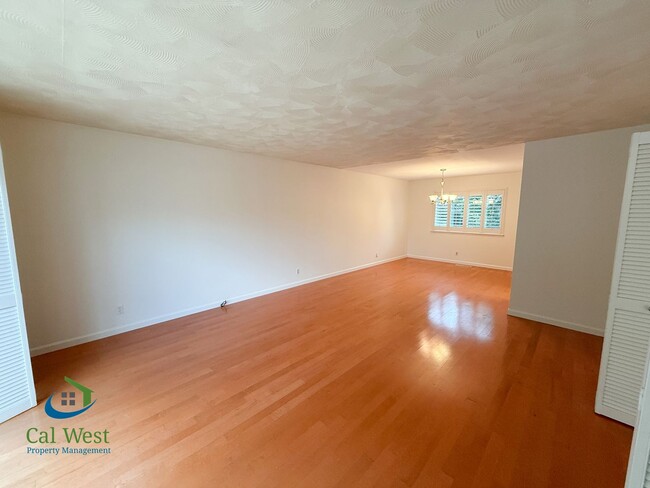 Foto del edificio - $4695 - Spacious 5 Bed/3 Bath Gilroy Home Located in Sunrise Park Neighborhood