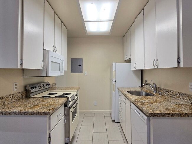 Building Photo - 505 Cypress Point Dr