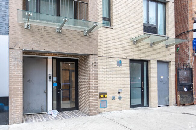 Foto del edificio - 42 E 132nd St