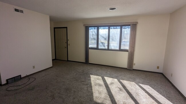 Building Photo - Everything on one level in West End duplex