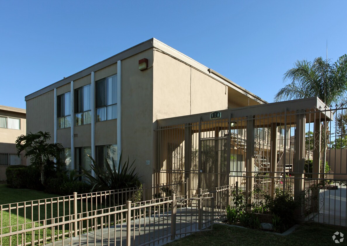 Primary Photo - 920 S Citron St