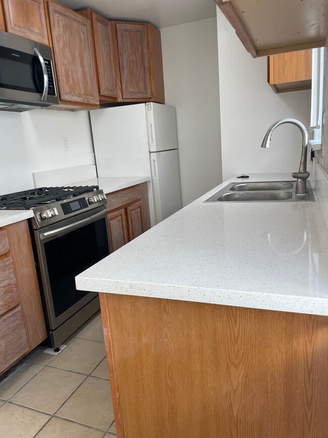 Building Photo - 628 S Pacific Coast Hwy