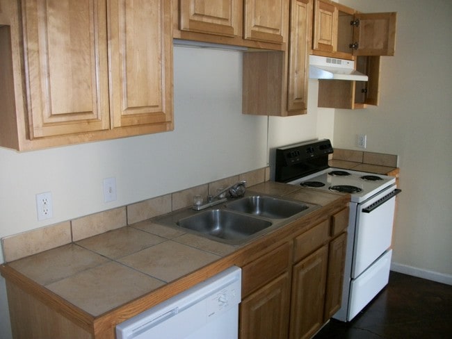 Building Photo - 259 W Hills Dr