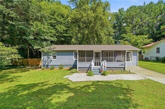 Building Photo - 1013 Shady Ln
