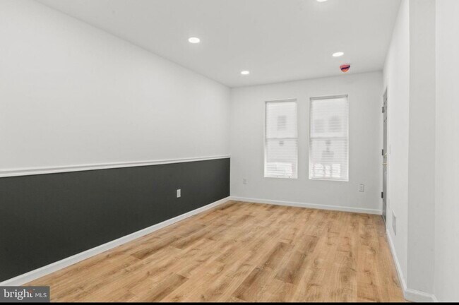 Building Photo - 5117 W Girard Ave