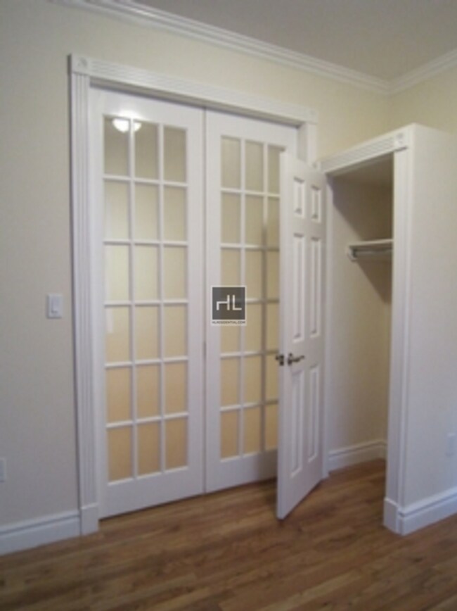 Building Photo - E 5TH ST.