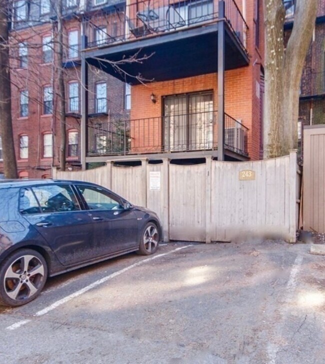 Building Photo - 243 W Newton St