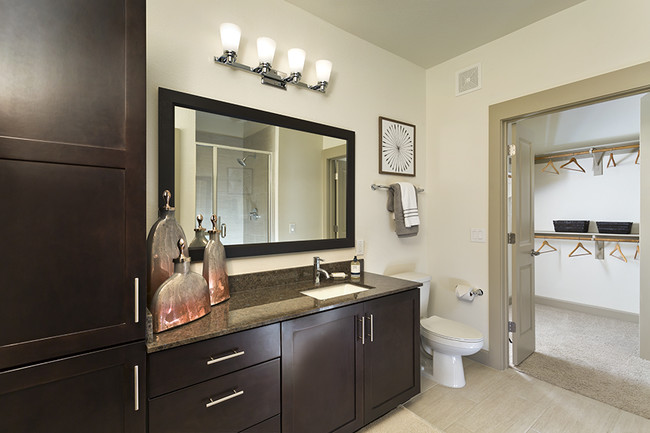 Walk-in showers with glass doors and ceramic tile surround - Citrine