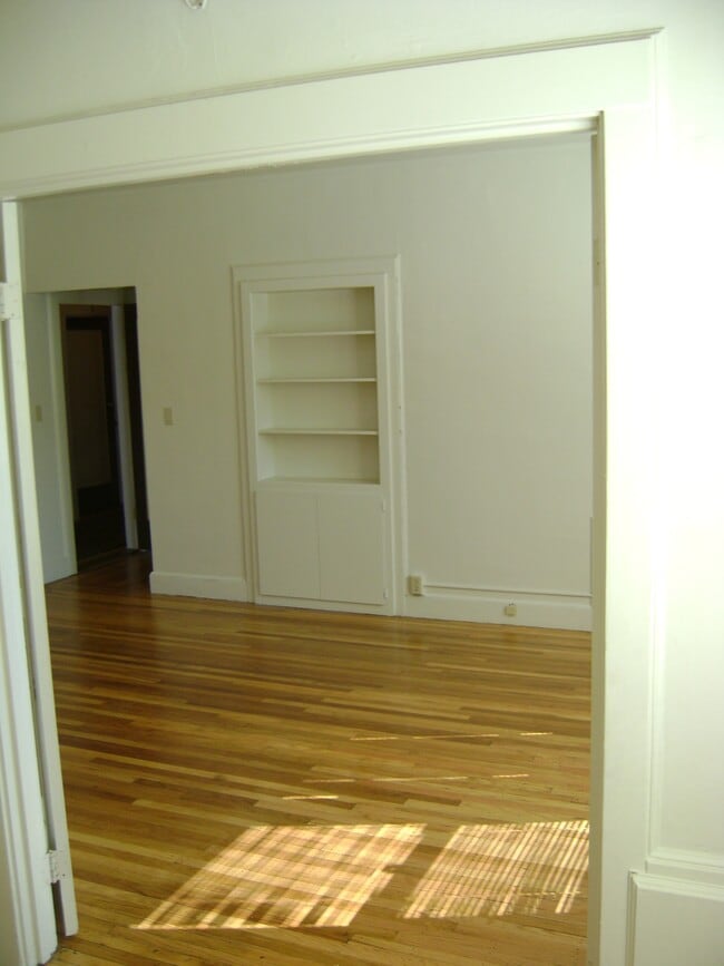 Building Photo - 1529 21st St