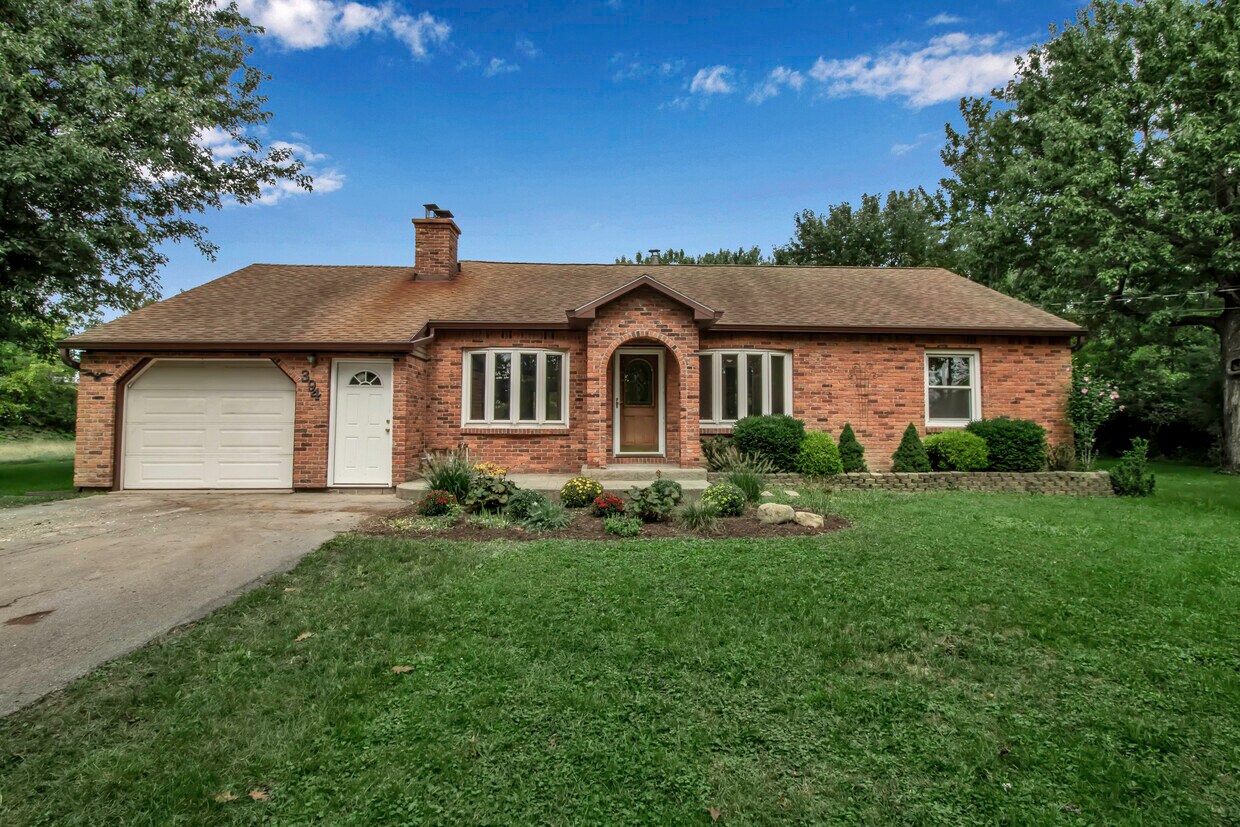 Primary Photo - 394 Quaker Rd