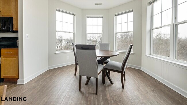 Foto del edificio - 909 Mansion Dr