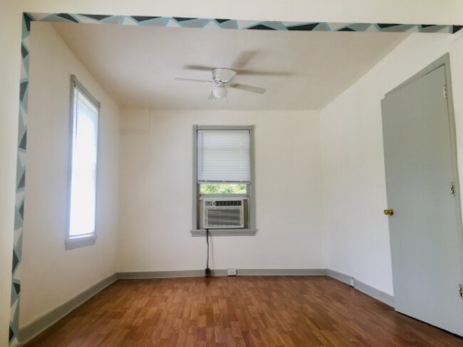 Building Photo - 125 W Dupont Ave