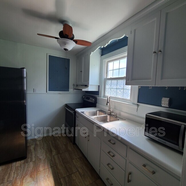 Building Photo - 2206 Shirleydale Ave