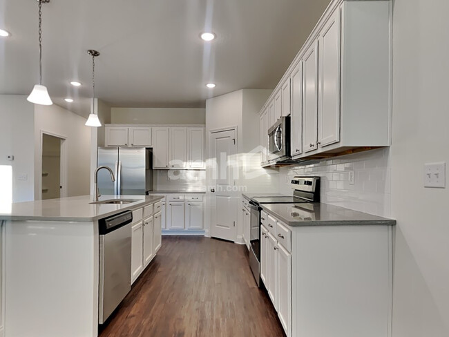 Building Photo - 550 Onate Cir