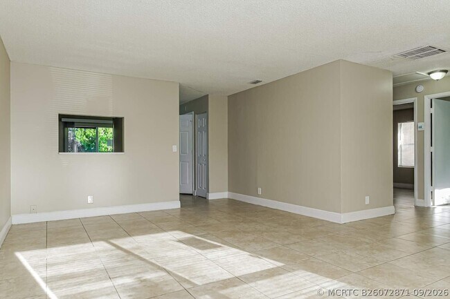 Foto del edificio - 6098 Westfall Rd