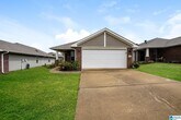 Foto principal - 3008 Village Ridge Dr