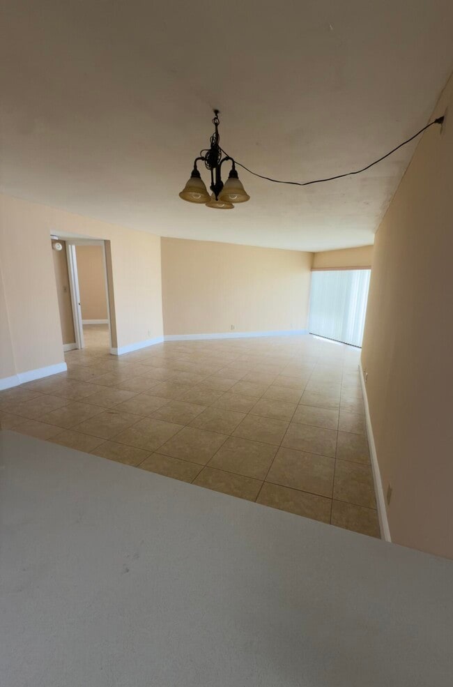 Building Photo - 1880 N Congress Ave