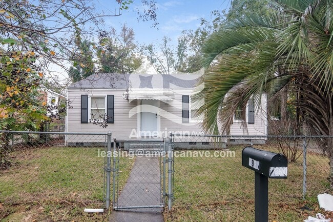 Building Photo - 2920 Pecan St