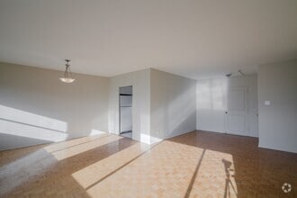 Building Photo - 2285 Rue St Mathieu