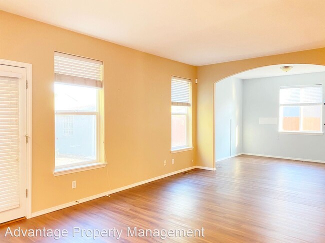Building Photo - 5 br, 3 bath House - 691 Griffin Dr