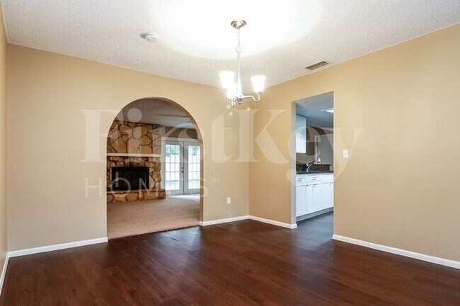 Building Photo - 2268 Riverside Dr N