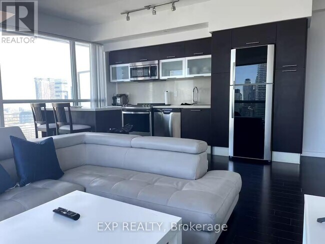 Building Photo - 386 Yonge St