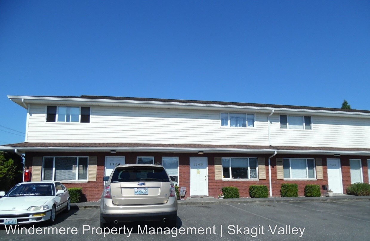 Foto principal - 1700 Windsor Dr