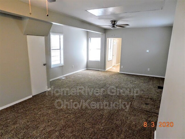 Building Photo - 934 Maple Ave