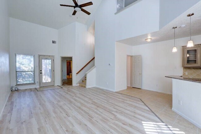 Building Photo - 10302 Buffum St