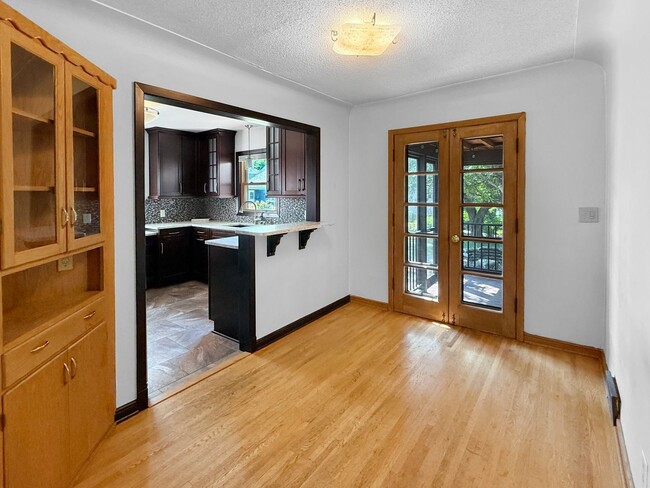 Building Photo - 287 N Washburn Ave