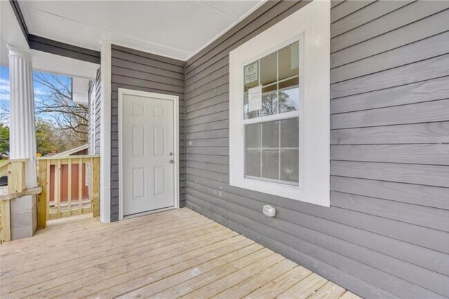 Foto del edificio - Live Near It All! 3 Bedroom Home in Midtown Savannah