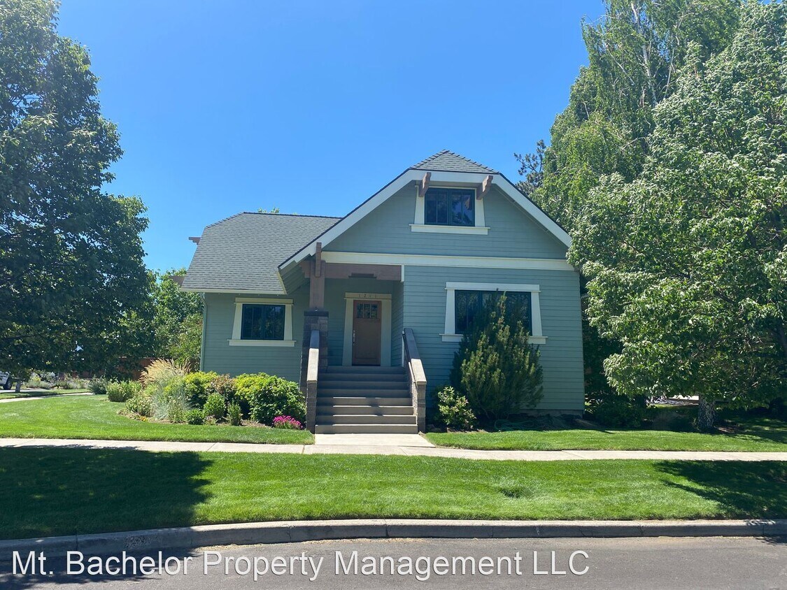 Foto principal - 1211 NW Fort Clatsop St