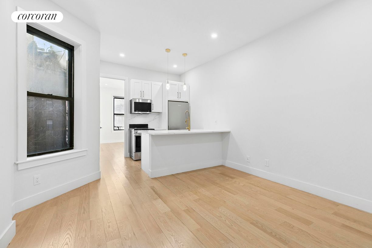 Foto principal - 202 W 96th St