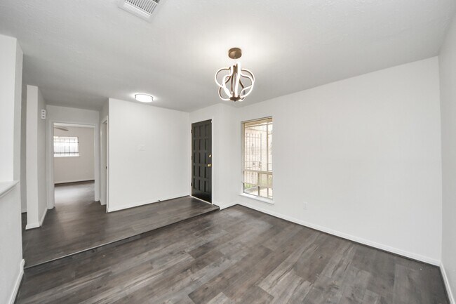 Foto del edificio - 1207 Park Knoll Ln