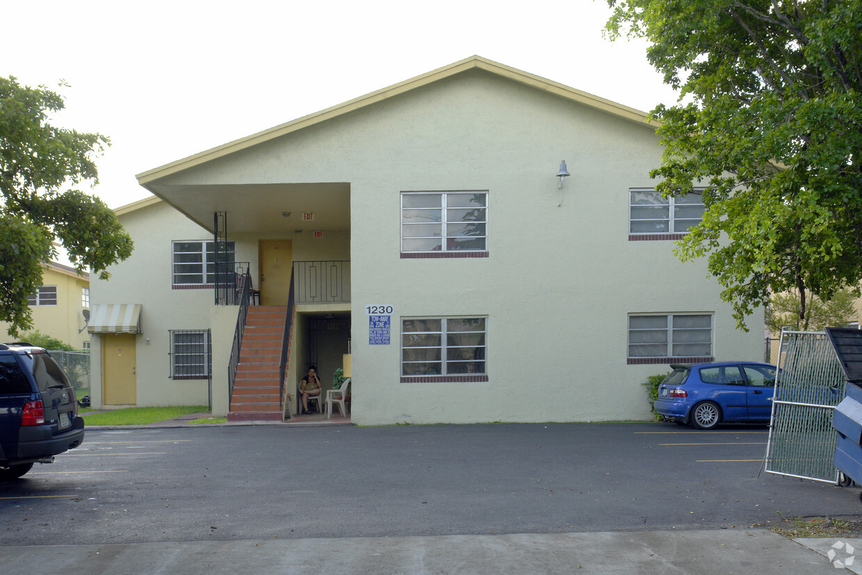 Building Photo - 1230 W 37th St