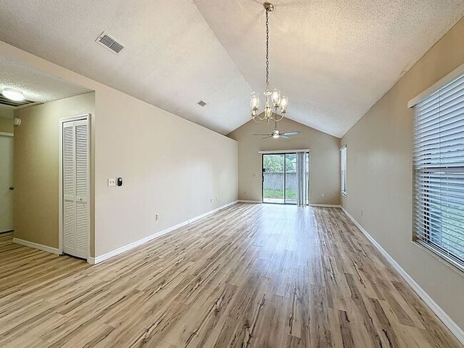 Building Photo - Charming 3 bedroom home in Aloma Bend -Pri...