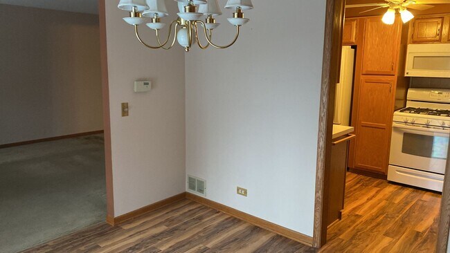 Building Photo - 122 Villa Cir Dr