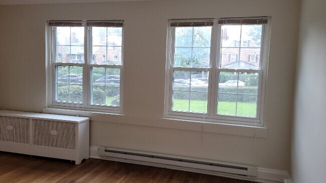 Master Bedroom - 4109 Roland Ave