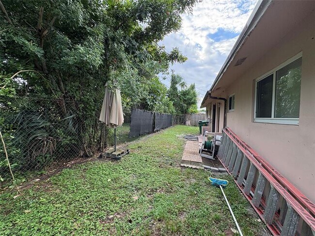 Foto del edificio - 5800 NW 15th St
