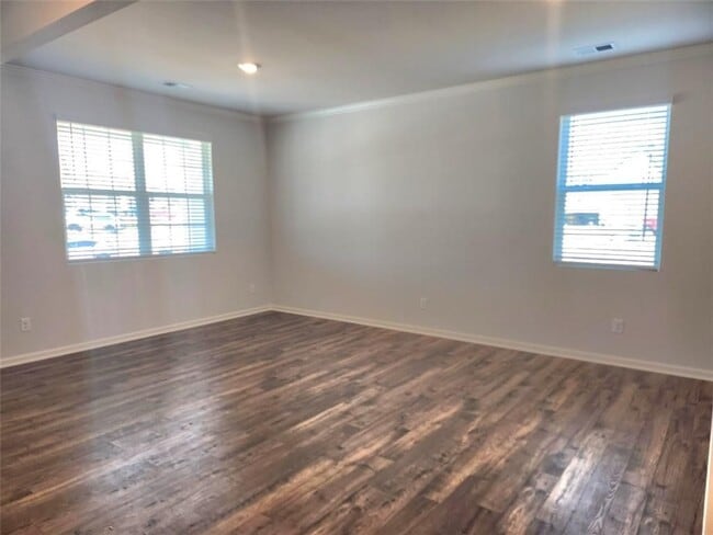 Building Photo - 710 Brookfield Dr