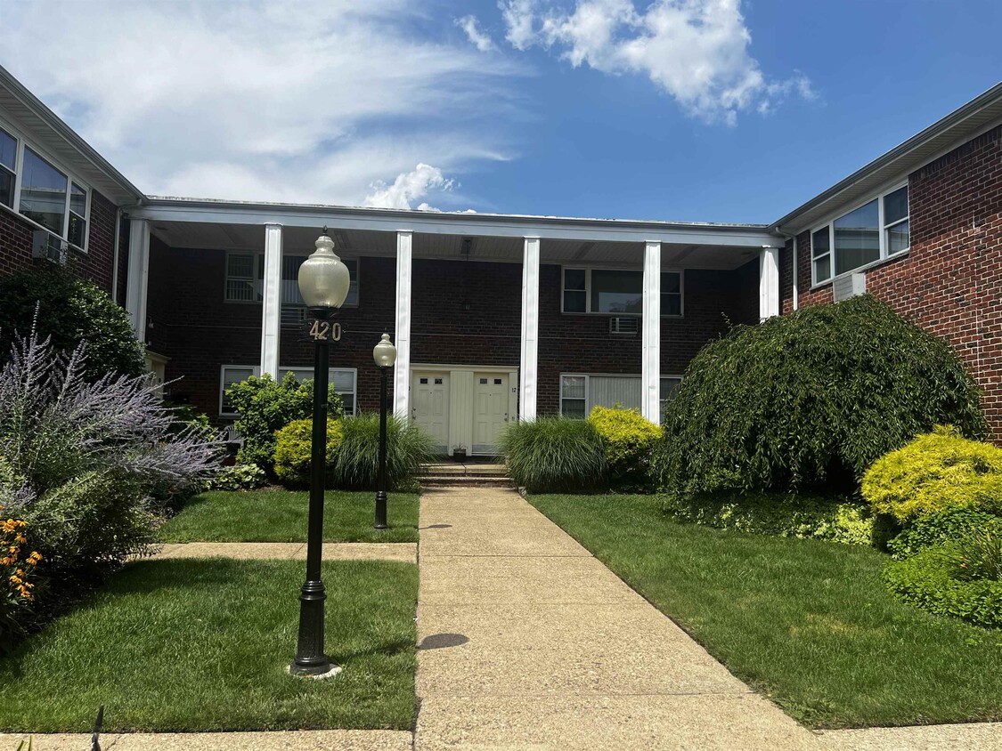 Foto principal - 420 Sheridan Pl